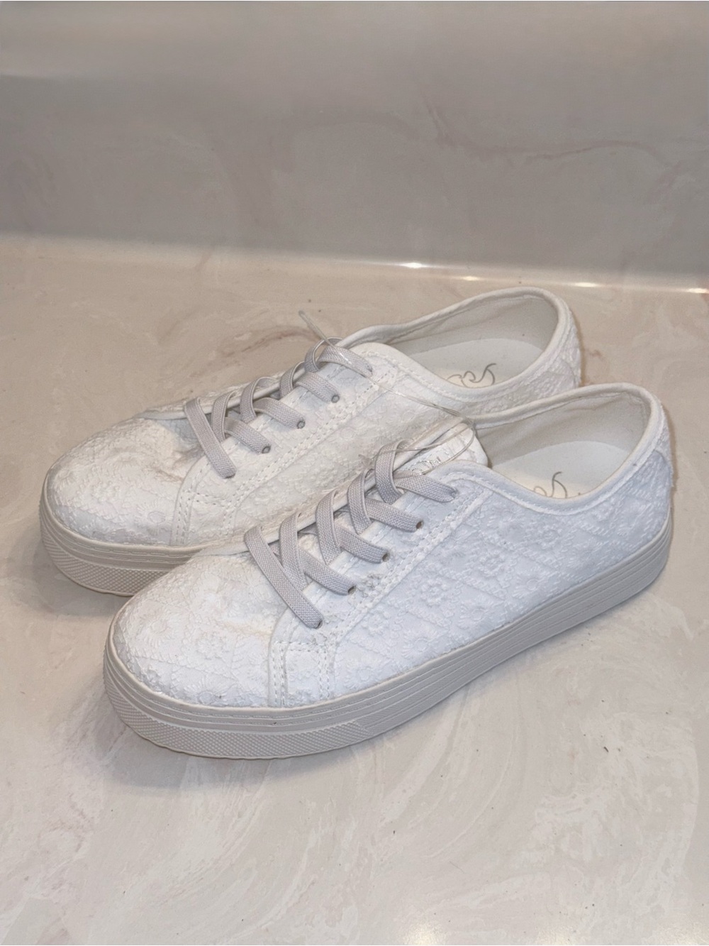 Blowfish Malibu Super Smile 2 Lace-Up White Lace Platform Sneakers Size 7